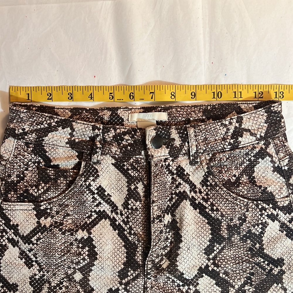 H&M Python Print Highwaisted Shorts - Picture 7 of 7